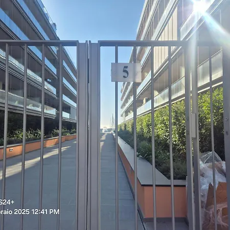 Downtown East Water Front Apartment *