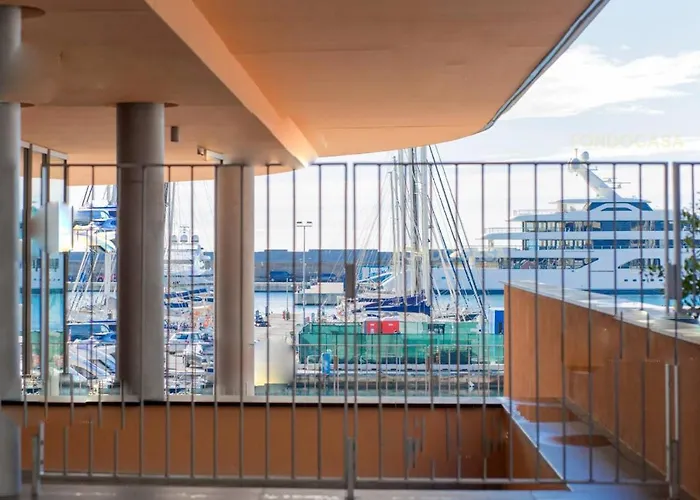 Downtown East Water Front Apartament