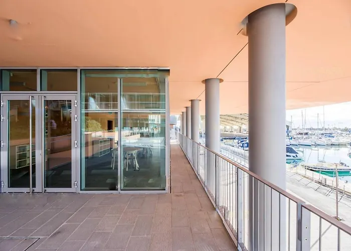 Downtown East Water Front Apartament *