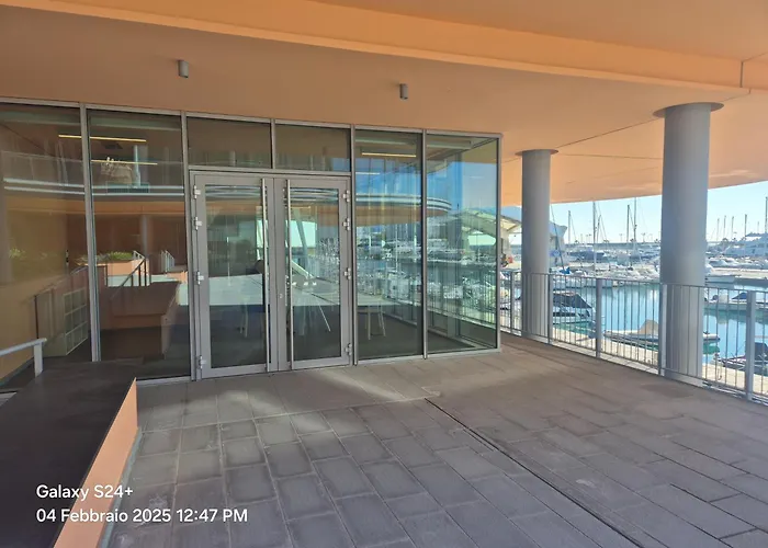 Downtown East Water Front Apartament